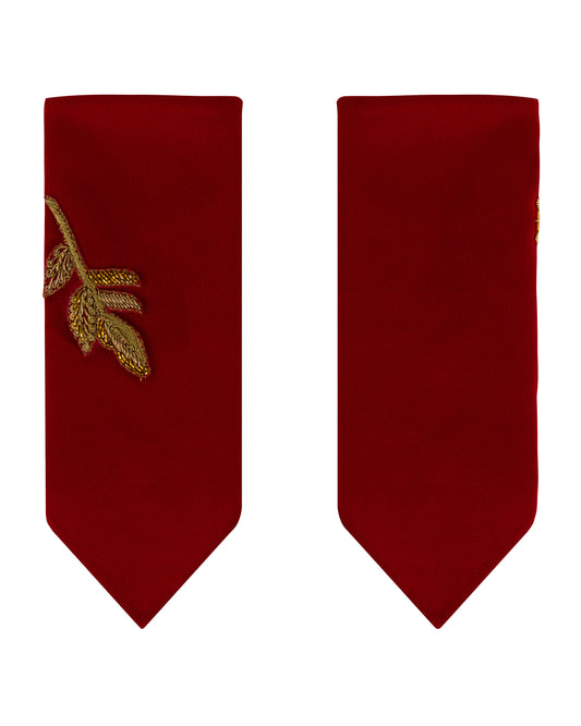 Red gloves with embroidery, front. 